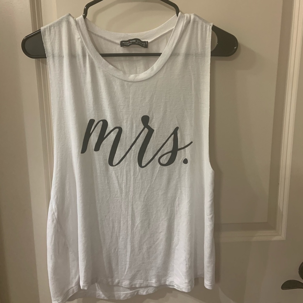 Mrs. sleeveless shirt